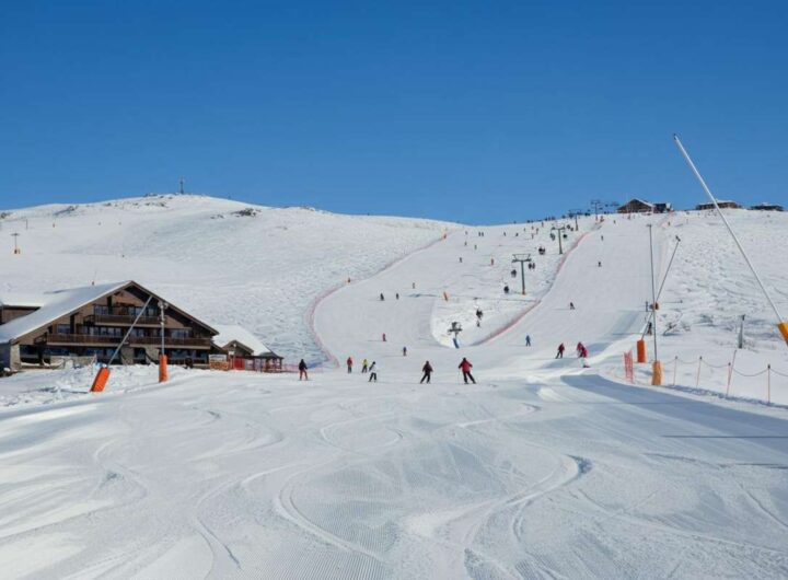 Tragedia sulle piste da sci: ragazza di 21 anni in grave stato dopo una caduta violenta